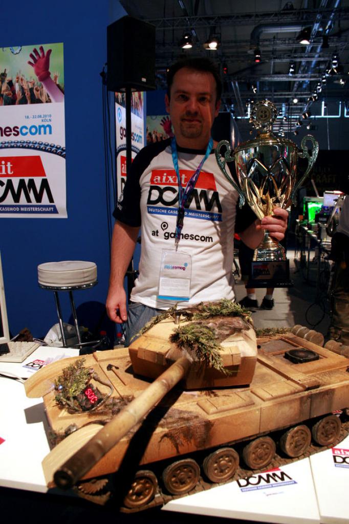 [23/08/2010] 9. Deutsche Casemod Meisterschaft 2010: Den 3. Platz in der Disziplin CaseCon belegte Fresli János mit Tank Mod
