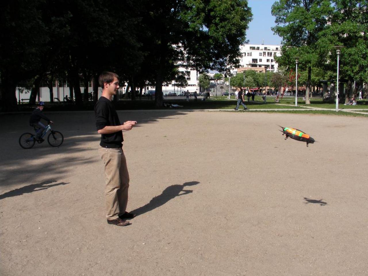 [18/08/2010] Parrot AR.Drone (3)