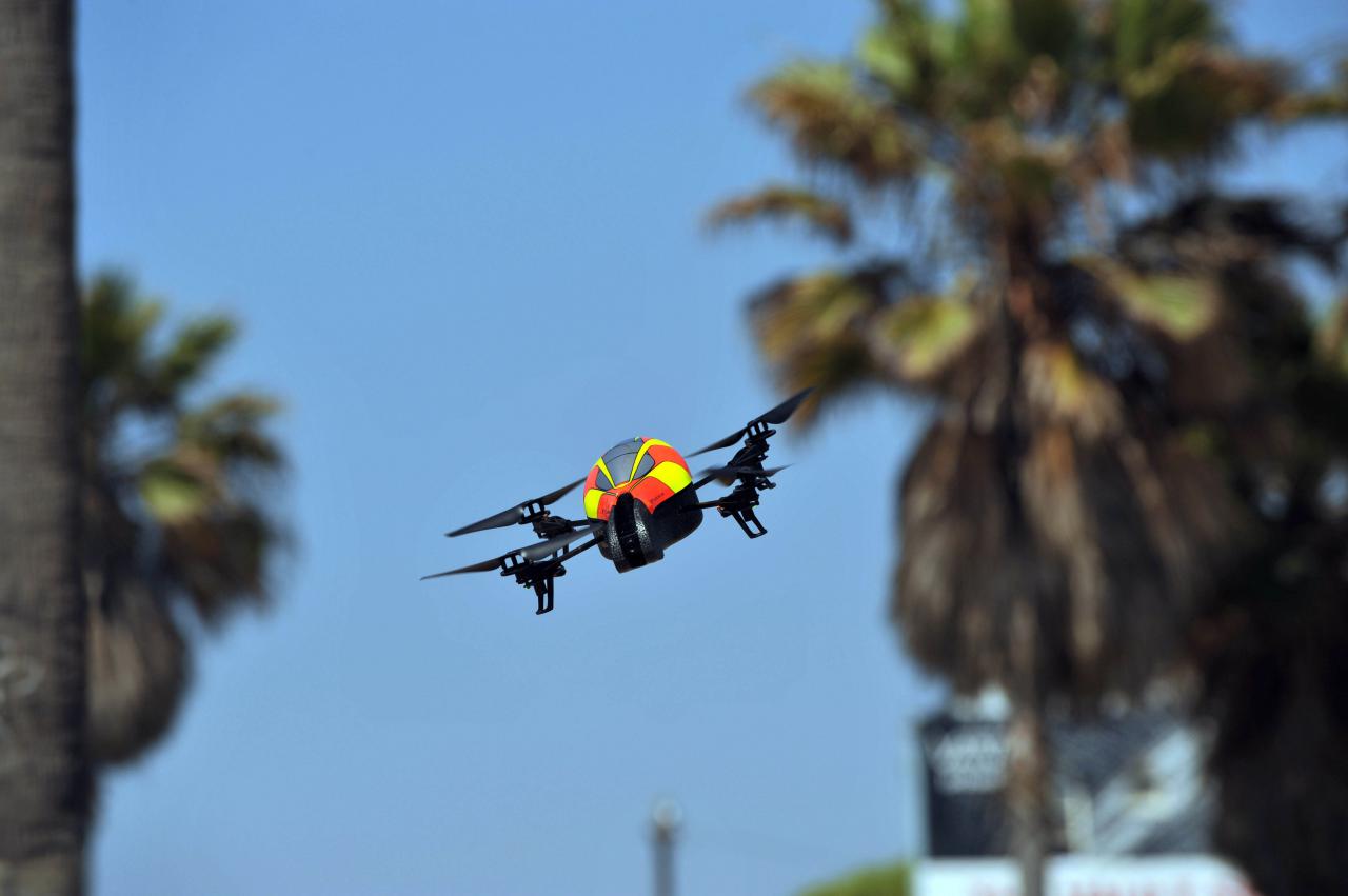 [18/08/2010] Parrot AR.Drone (6)