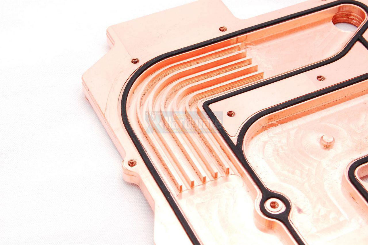 [31/08/2010] Danger Den DD-GTX480 Nickel Top Copper Base (9)