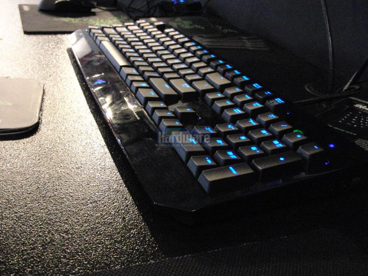 [19/08/2010] Razer Black Widow auf der Gamescom 2010 (3)