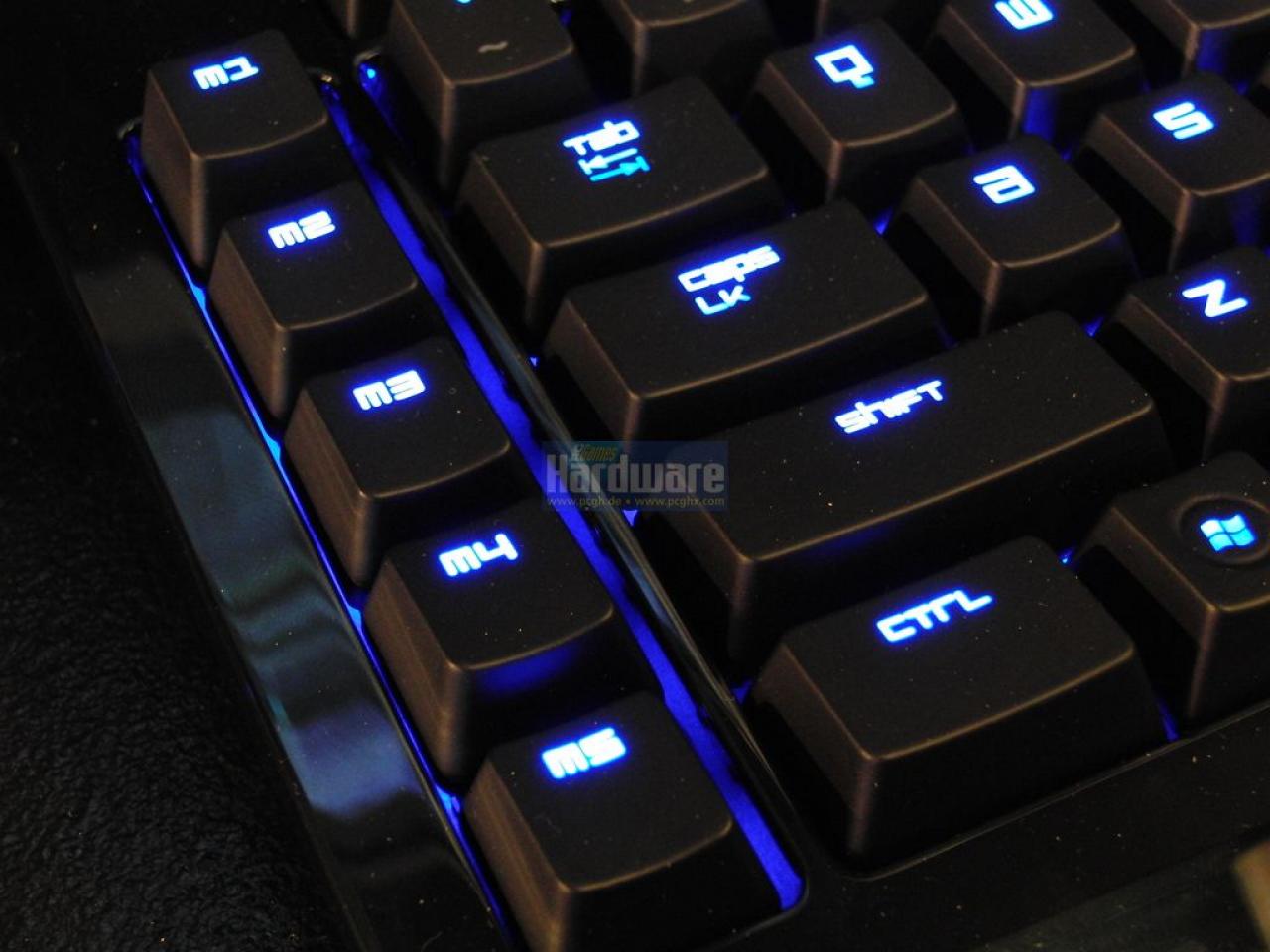 [19/08/2010] Razer Black Widow auf der Gamescom 2010 (8)