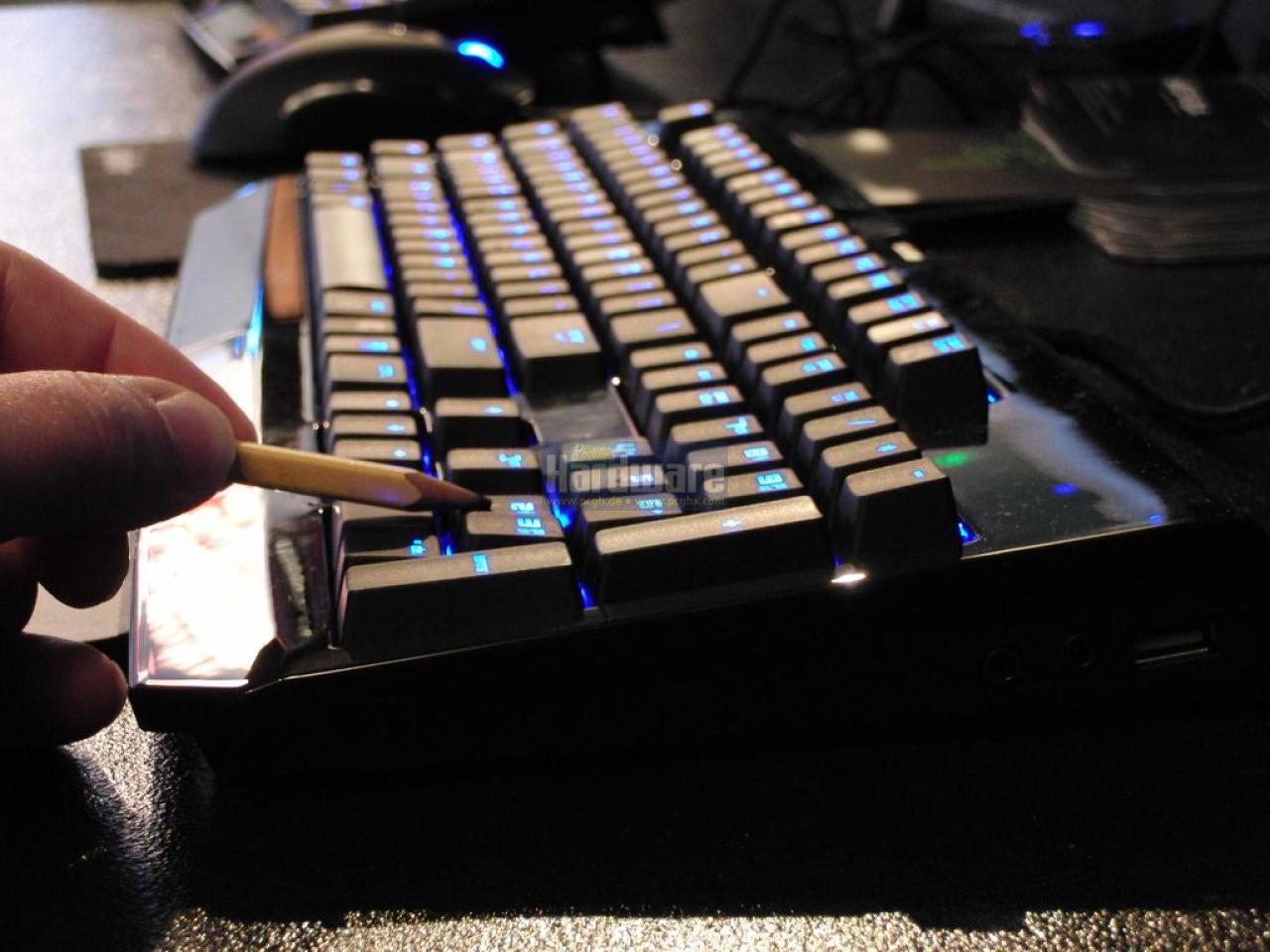 [19/08/2010] razer-black-widow-hands-on-pc-games-hardware 15