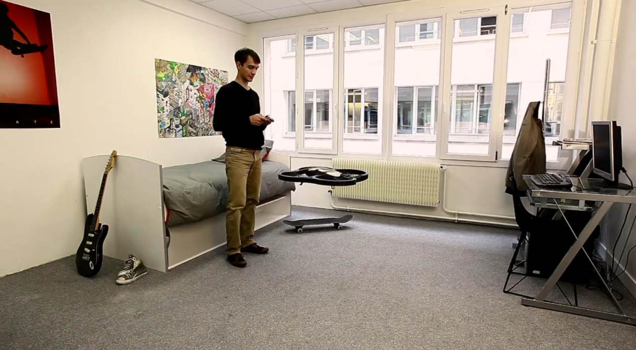 [18/08/2010] Parrot AR.Drone (11)