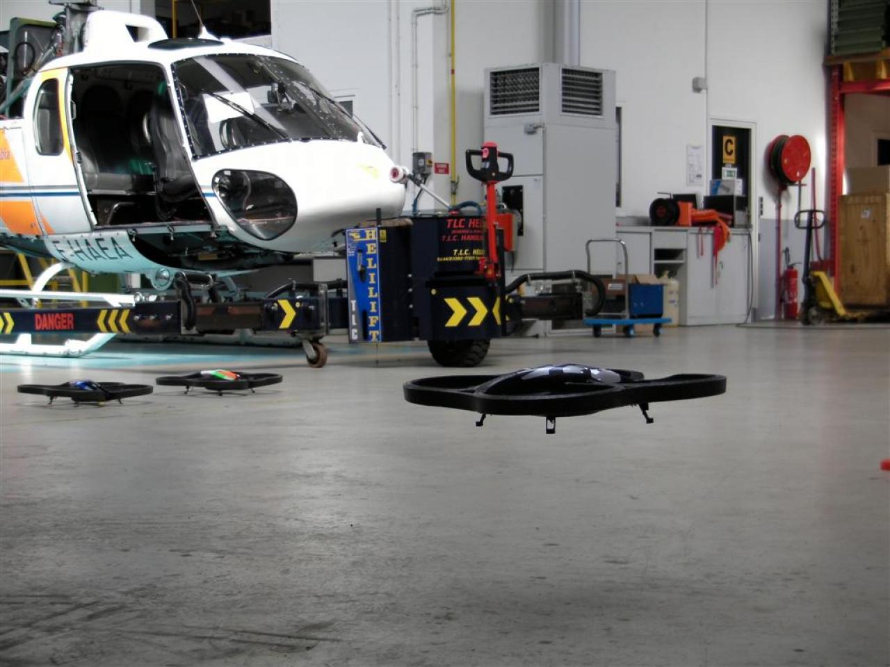 [18/08/2010] Parrot AR.Drone (12)