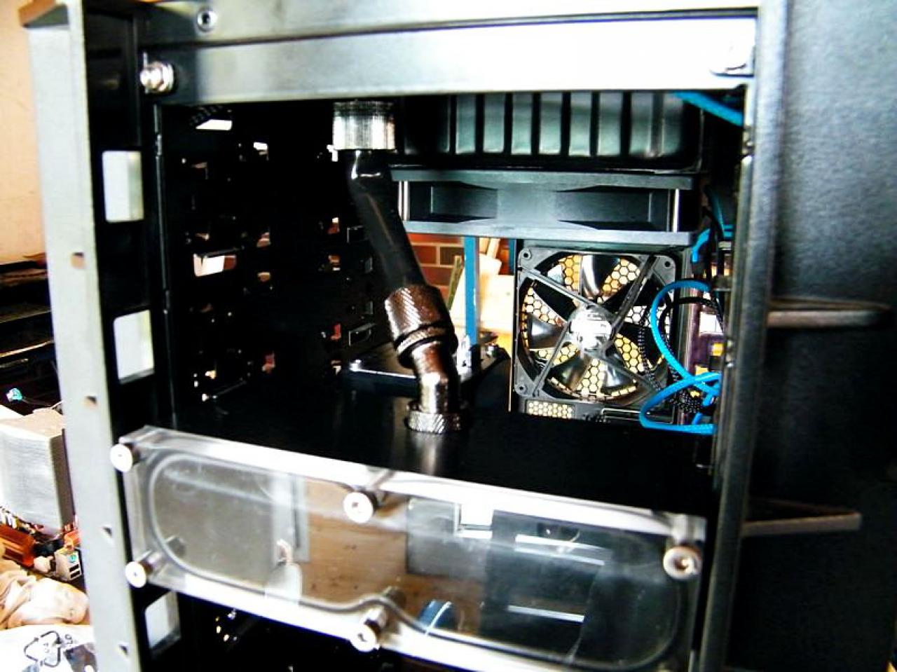 [07/08/2010] Update mit Monster-Sleeve, Wakü und Midplate (29)