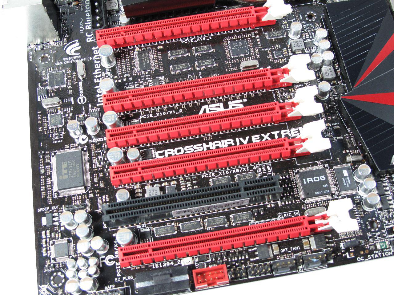 [08/09/2010] Asus Crosshair IV Extreme in der Redaktion eingetroffen. Der Testbericht erscheint in der Ausgabe 11/2010. (3)