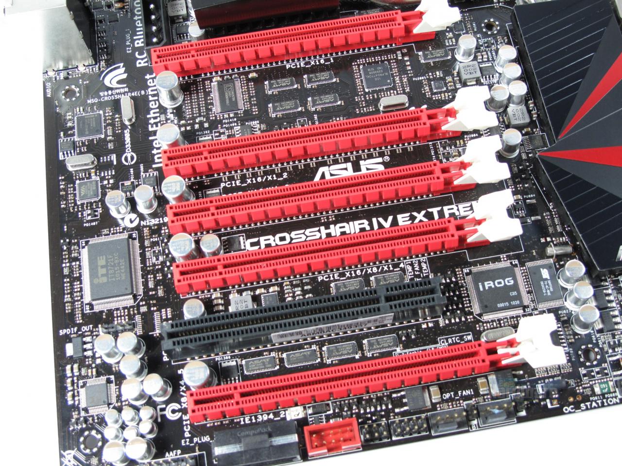 [23/09/2010] Asus Crosshair IV Extreme - Top-AM3-Mainboard mit Lucid-Hydry-Chip (4)