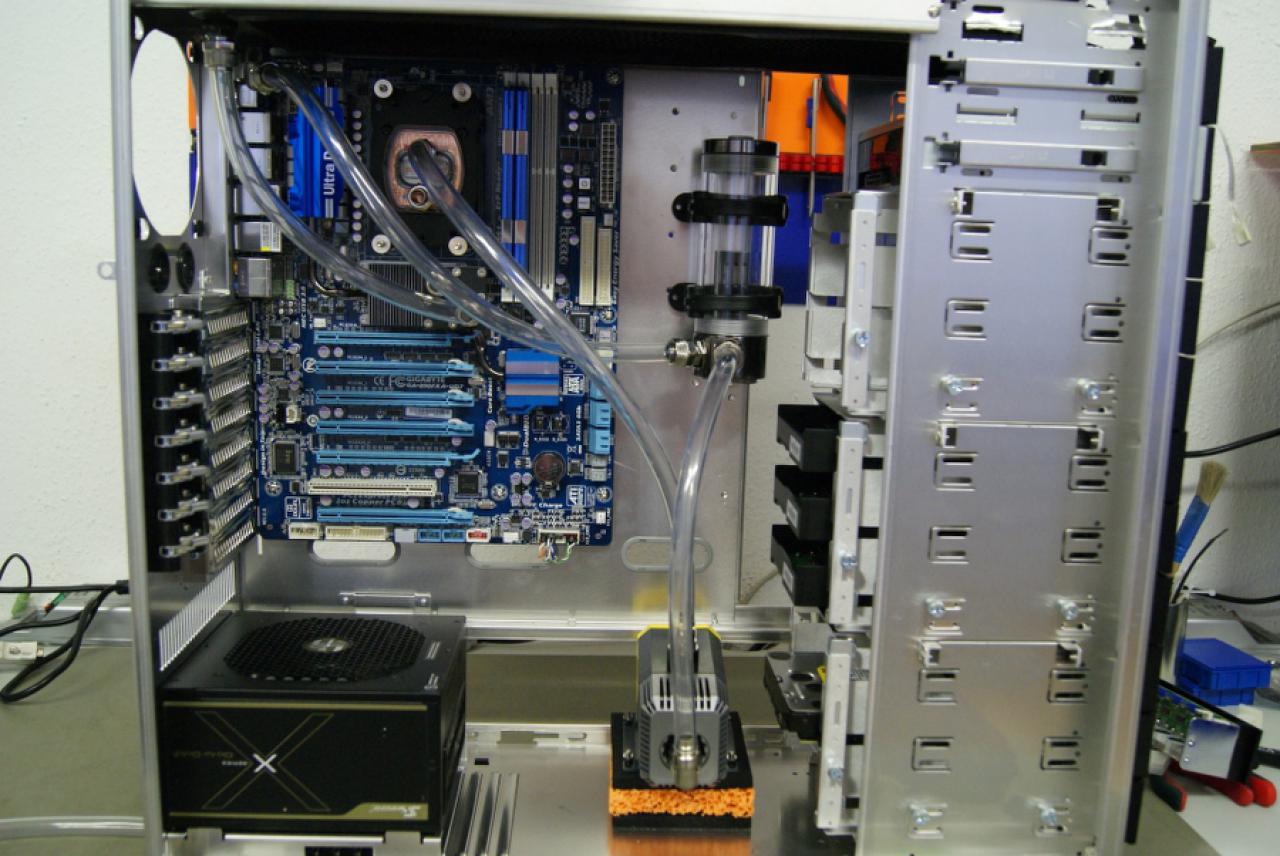 [12/09/2010] Schrauber-Tagebuch: High-End-PC mit 4-GHz-Hexacore, 16 GiByte RAM und vier SSDs (23)