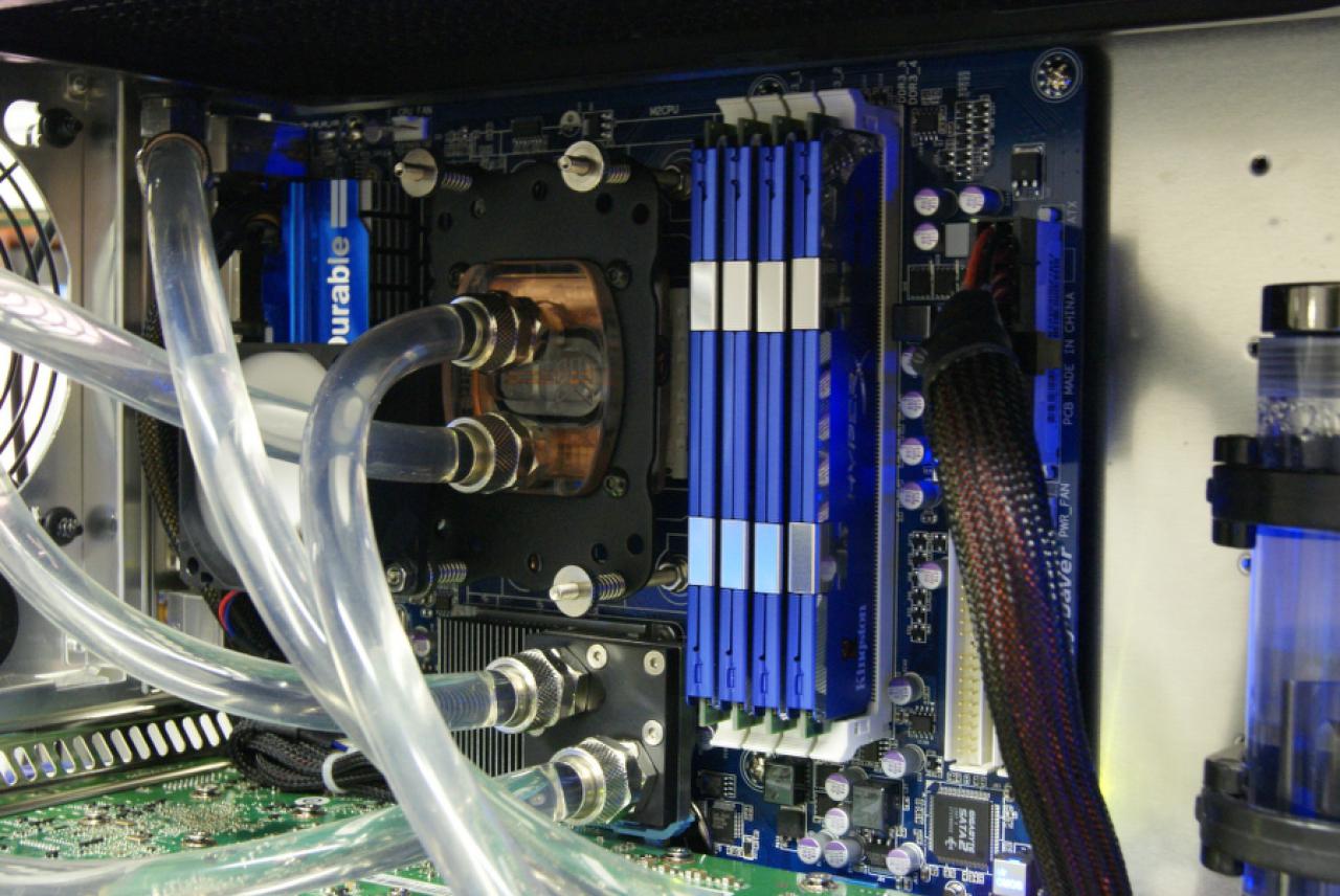 [12/09/2010] Schrauber-Tagebuch: High-End-PC mit 4-GHz-Hexacore, 16 GiByte RAM und vier SSDs (29)