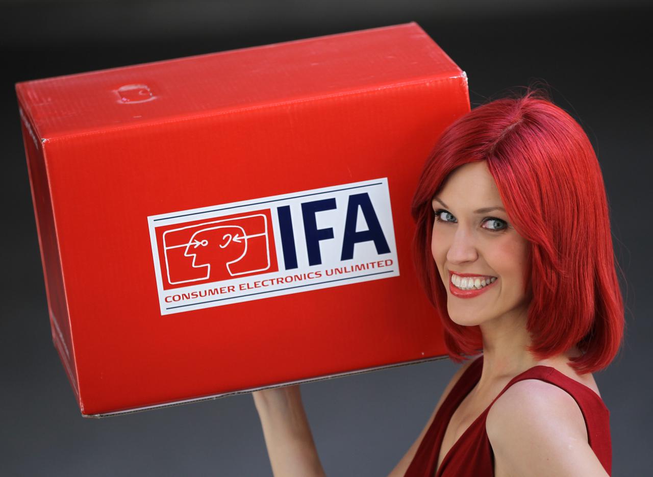 [03/09/2010] IFA 2010: Bundeskanzlerin eröffnet größte Unterhaltungsmesse (Im Bild: Miss IFA) (7)