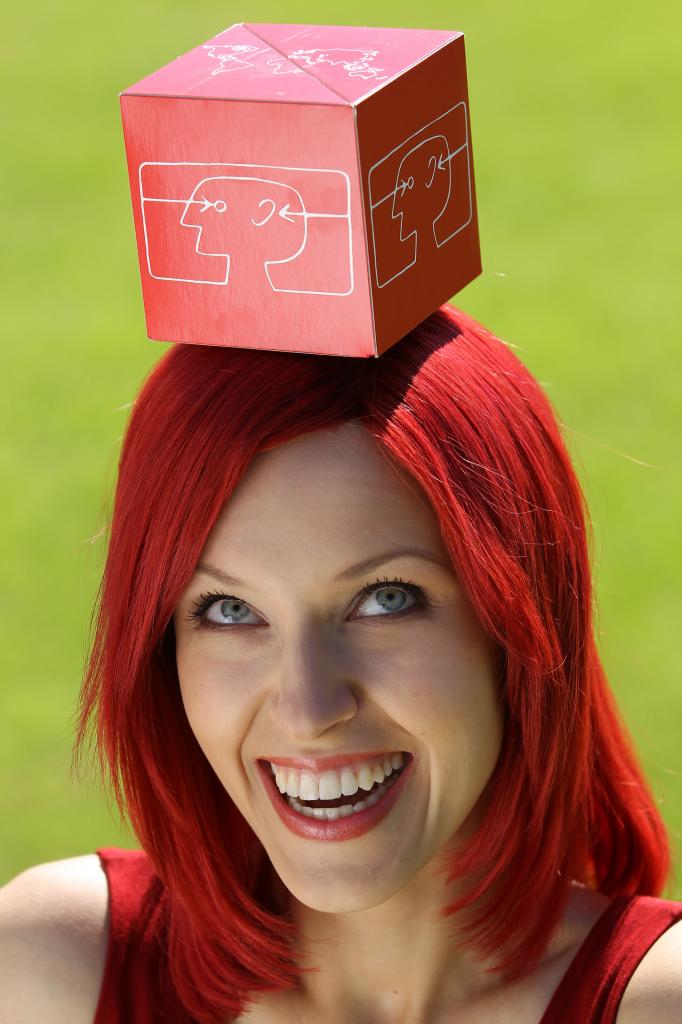 [03/09/2010] IFA 2010: Bundeskanzlerin eröffnet größte Unterhaltungsmesse (Im Bild: Miss IFA) (16)