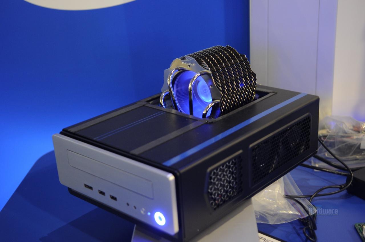 [16/09/2010] Intel demonstriert, warum ein flacher Kühler für einen Mini-PC nötig ist...
