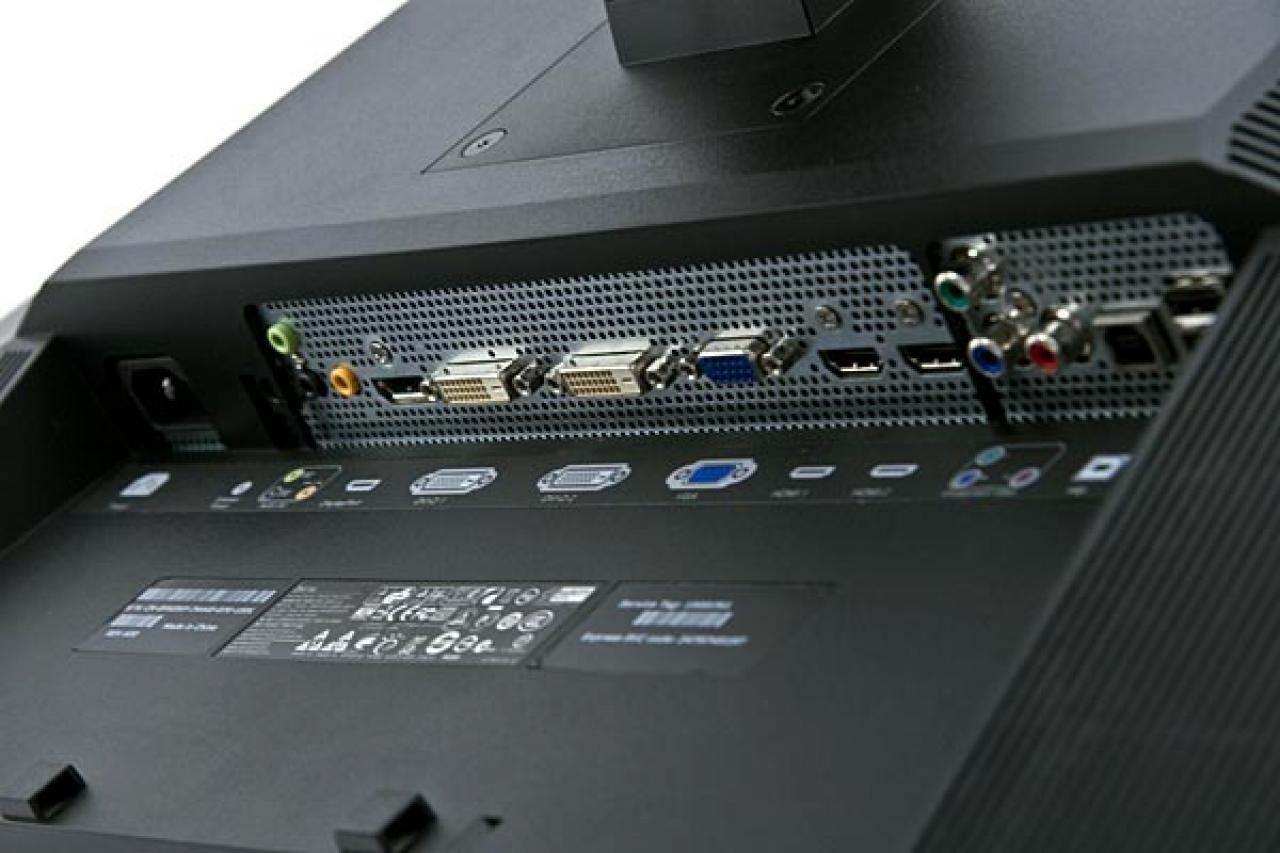 [17/09/2010] Dells neuer 30-Zöller Ultra Sharp U3011 mit leicht verändertem Design und geringeren Input-Lags. (4)