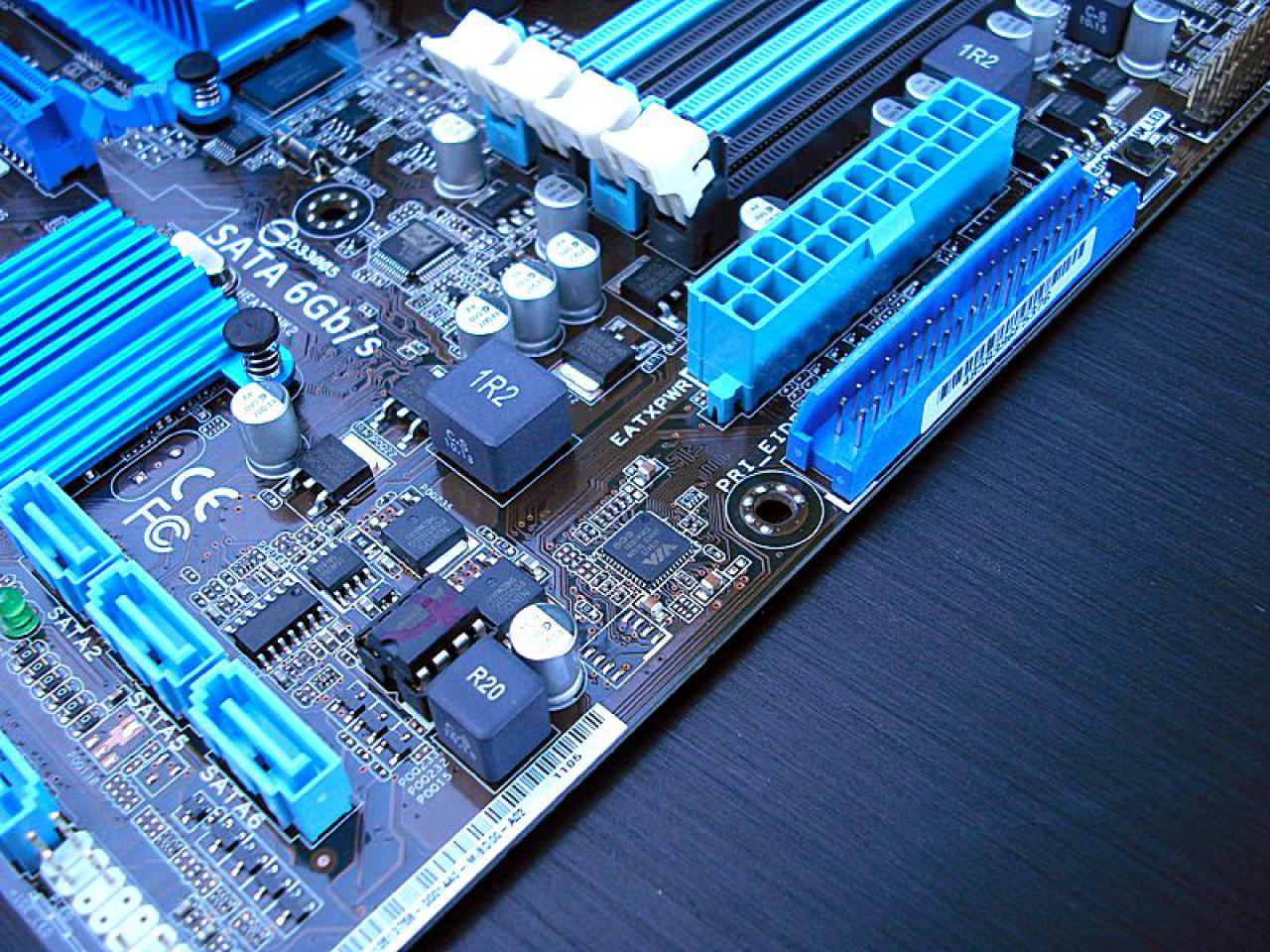 [19/09/2010] Casemod Concrete Elephant - Update: Frischer Anstrich für das Mainboard (11)