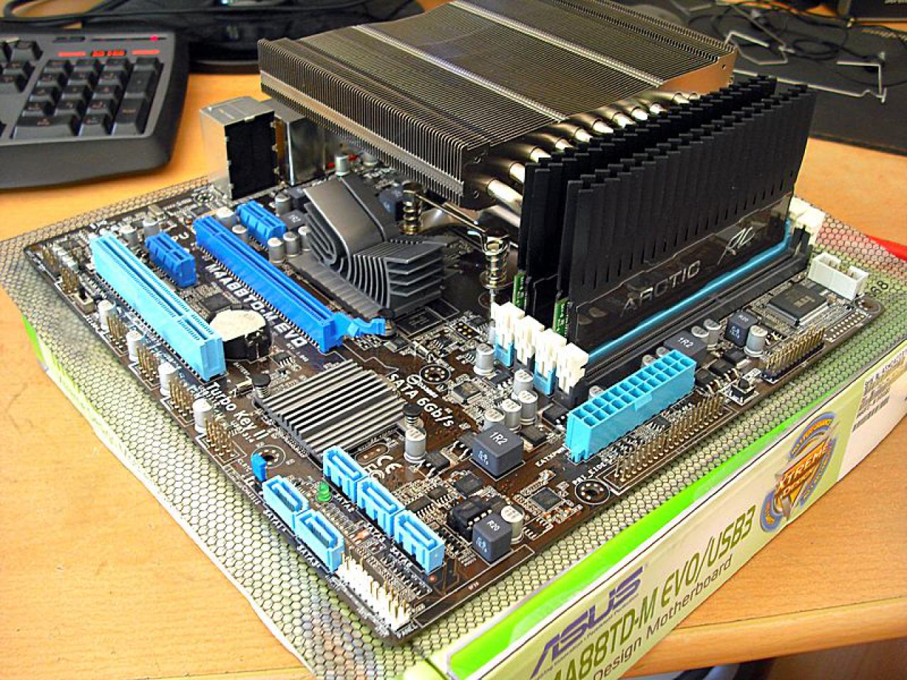 [19/09/2010] Casemod Concrete Elephant - Update: Frischer Anstrich für das Mainboard (13)