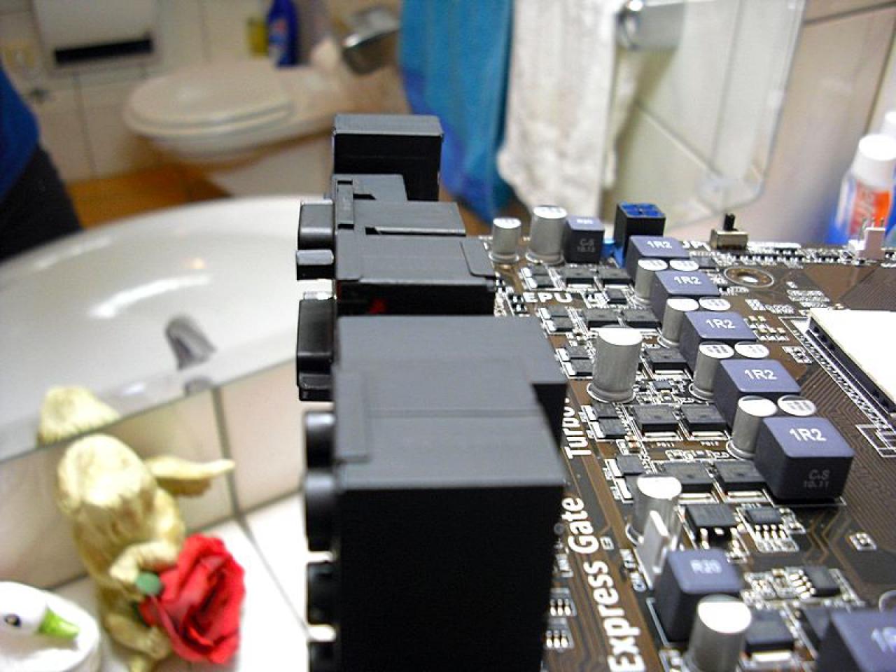 [19/09/2010] Casemod Concrete Elephant - Update: Frischer Anstrich für das Mainboard (16)