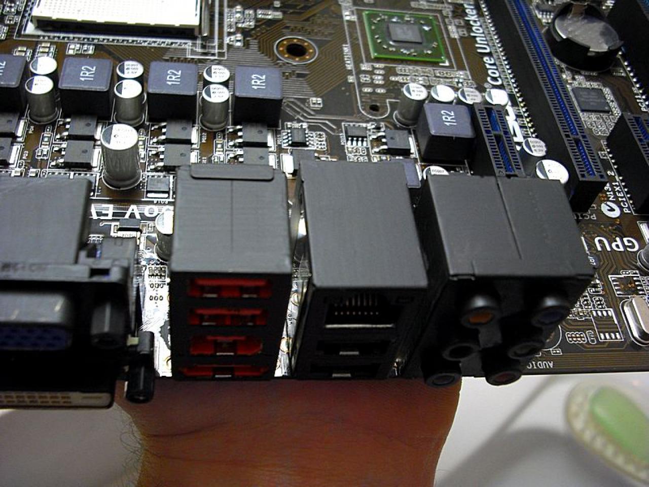 [19/09/2010] Casemod Concrete Elephant - Update: Frischer Anstrich für das Mainboard (17)