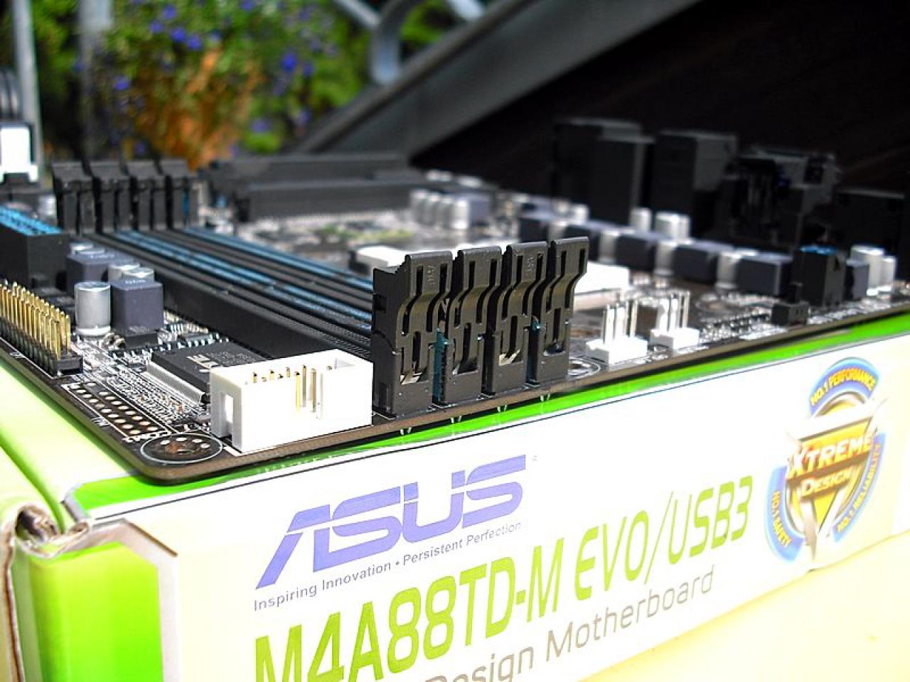 [19/09/2010] Casemod Concrete Elephant - Update: Frischer Anstrich für das Mainboard (20)