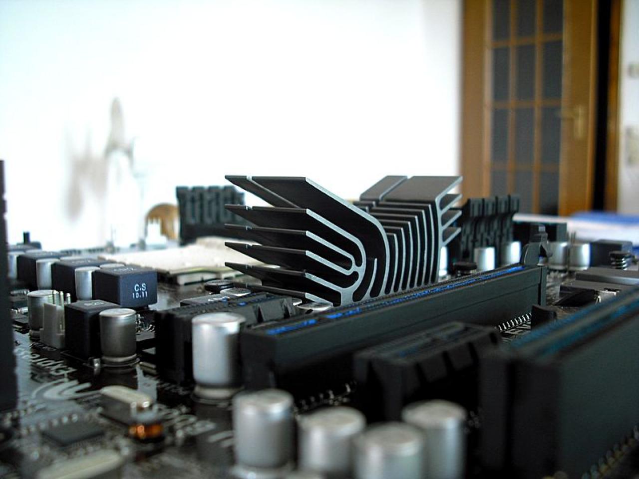 [19/09/2010] Casemod Concrete Elephant - Update: Frischer Anstrich für das Mainboard (21)