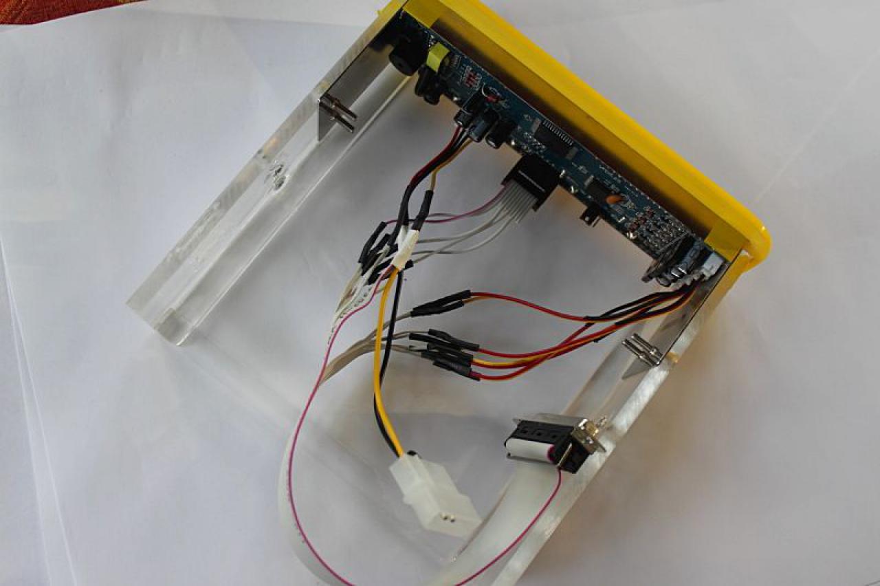 [02/09/2010] PCGH-Casemod von NobLorRos: Abgefahrene R.A.T.-Maus abgelichtet (24)