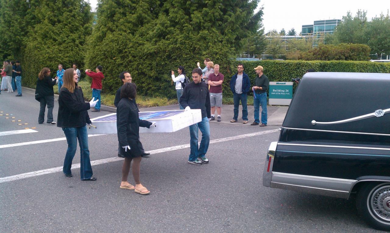 [13/09/2010] Microsoft Parade: Windows Phone 7 ist RTM. Die Konkurrenz wird zu Grabe getragen. (6)