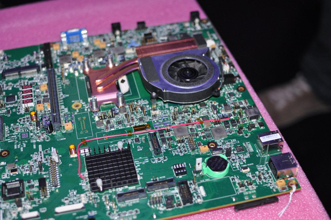 [18/10/2010] AMD Fusion: 32-Nanometer-Protoyp der 