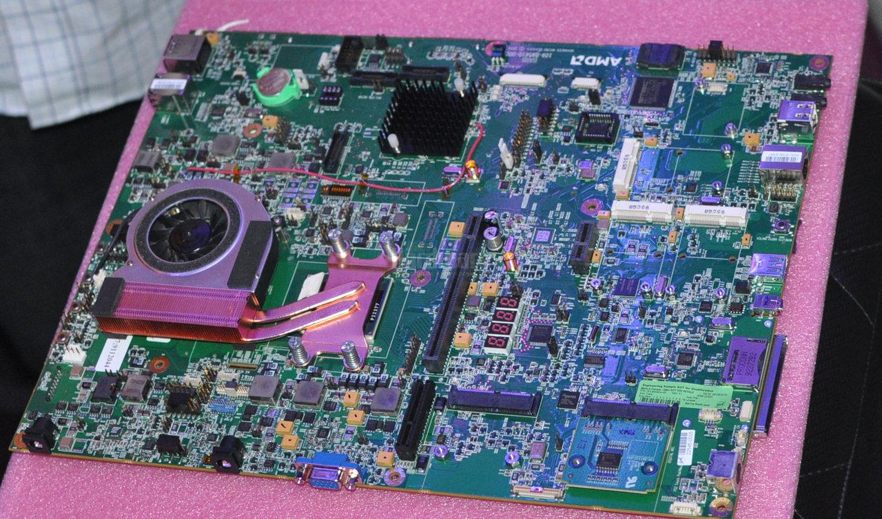 [18/10/2010] AMD Fusion: 32-Nanometer-Protoyp der 