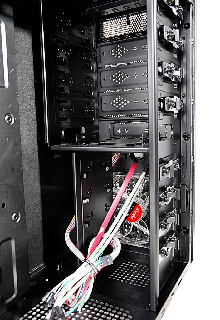 [20/10/2010] Spire Savit 6003: Neues Gehäuse mit vier vorinstallierten 120-mm-LED-Lüftern (12)