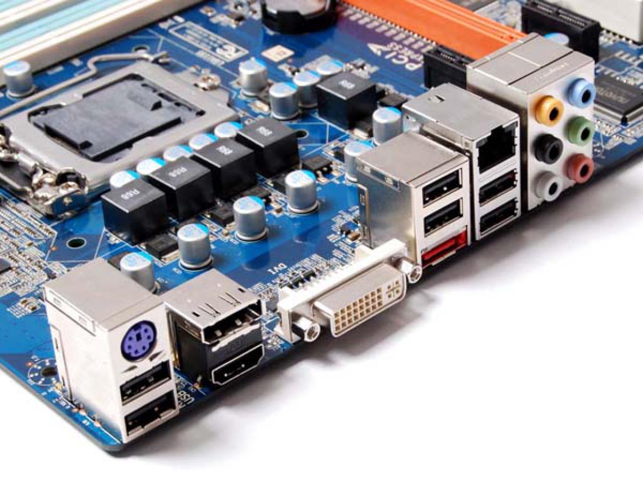 [03/10/2010] Neues Micro-ATX-Mainboard von Zotac mit H67-Chipsatz abgelichtet. (2)