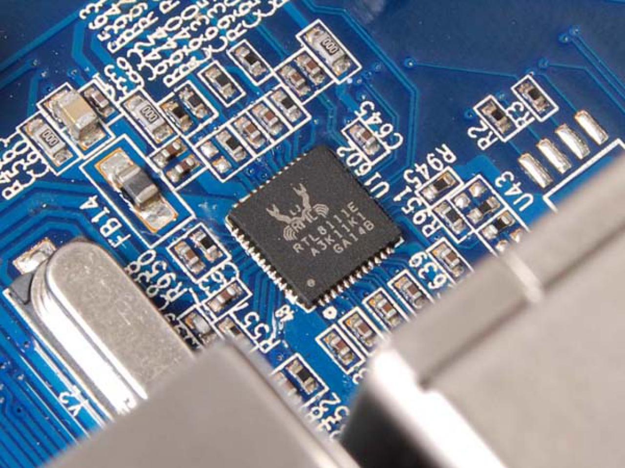 [03/10/2010] Neues Micro-ATX-Mainboard von Zotac mit H67-Chipsatz abgelichtet. (4)