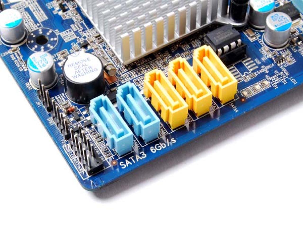 [03/10/2010] Neues Micro-ATX-Mainboard von Zotac mit H67-Chipsatz abgelichtet. (8)