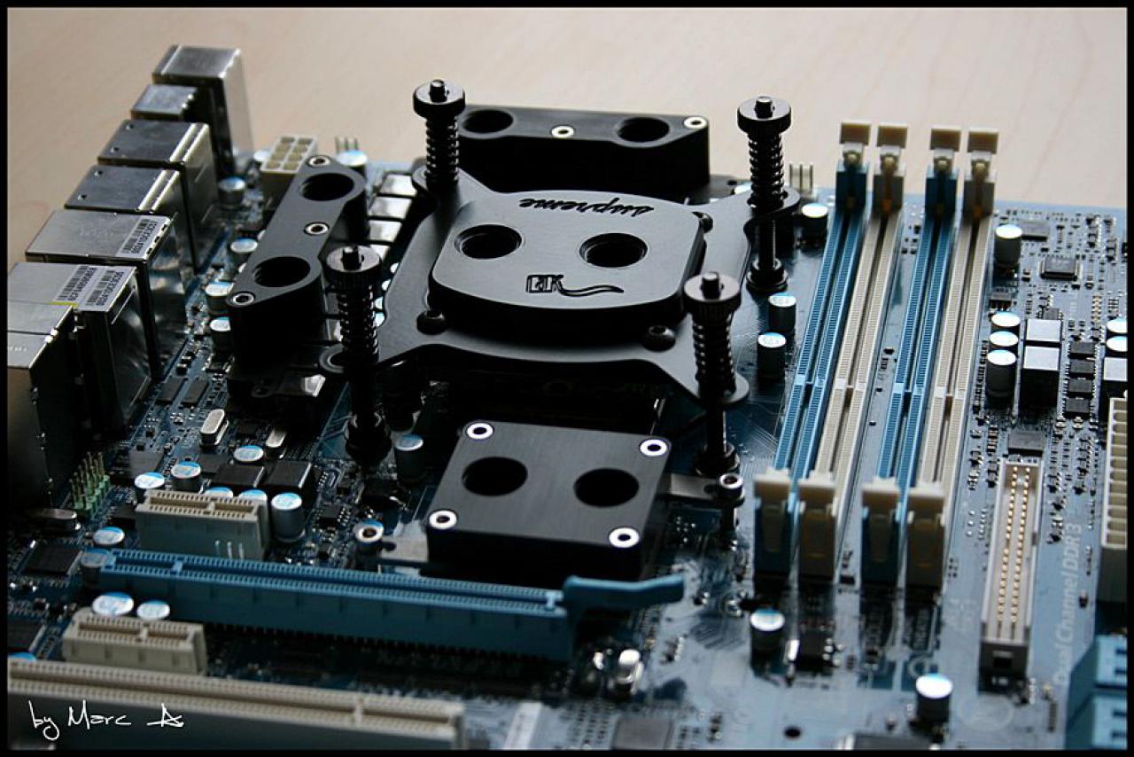 [30/10/2010] Casemod-Projekt Black meets Blue - Update: perfekte Optik in Bildern (1)
