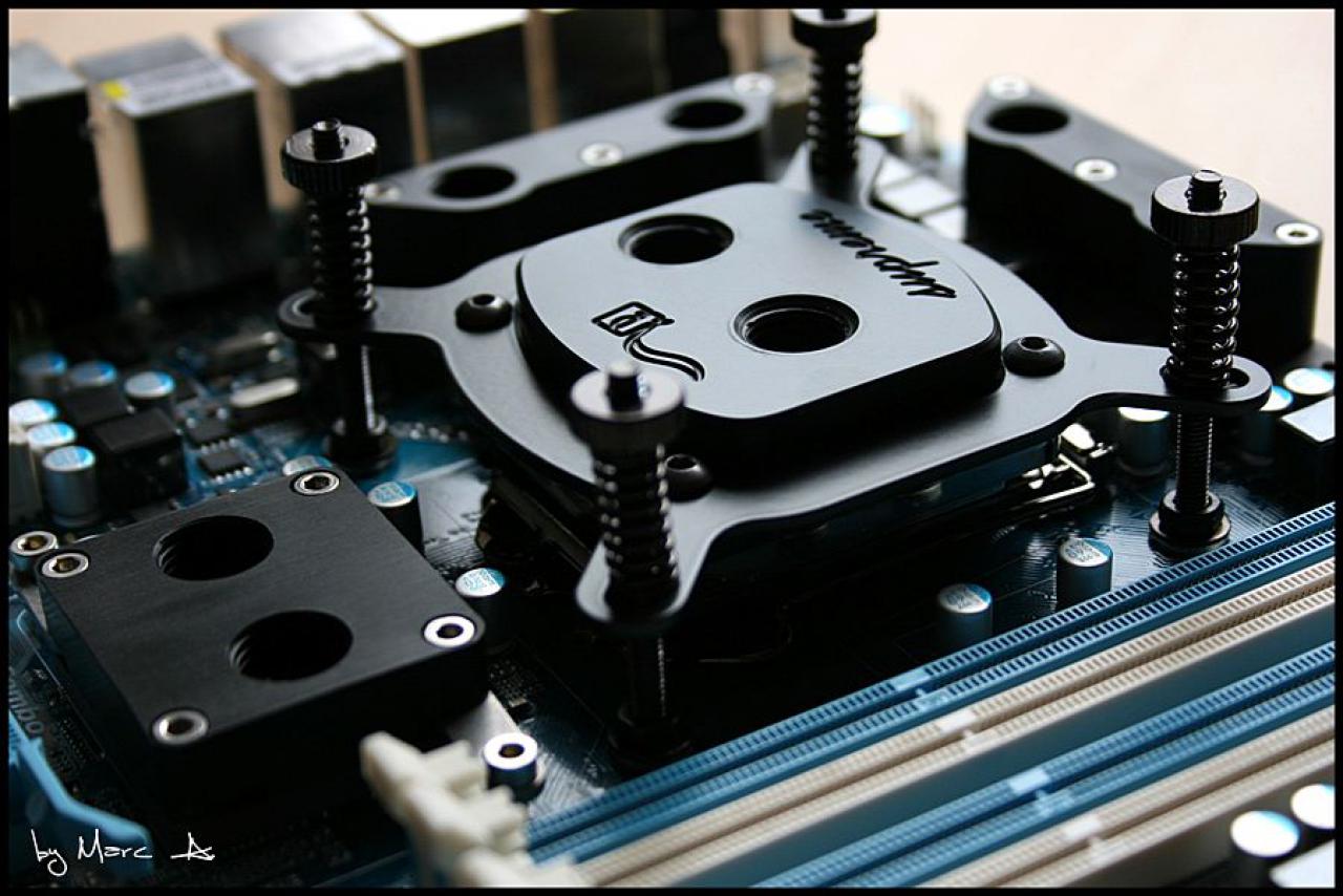 [30/10/2010] Casemod-Projekt Black meets Blue - Update: perfekte Optik in Bildern (2)