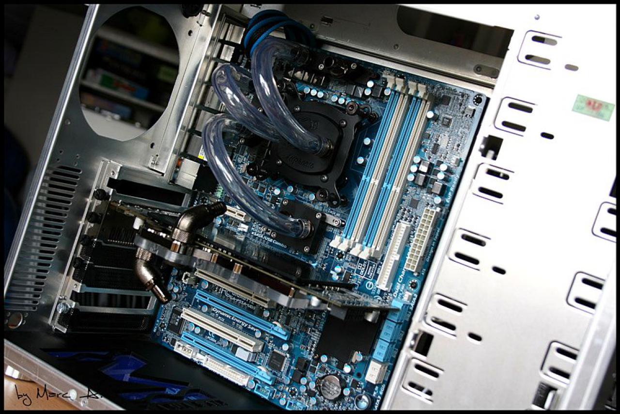 [30/10/2010] Casemod-Projekt Black meets Blue - Update: perfekte Optik in Bildern (8)