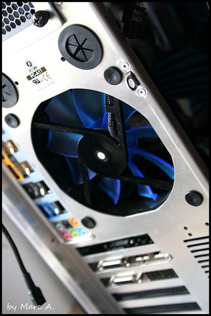 [30/10/2010] Casemod-Projekt Black meets Blue - Update: perfekte Optik in Bildern (10)