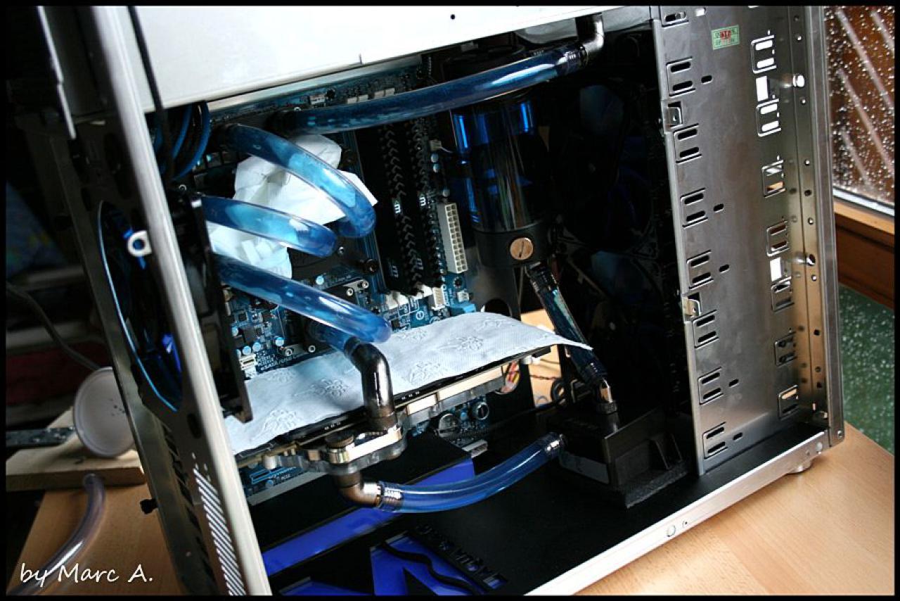 [30/10/2010] Casemod-Projekt Black meets Blue - Update: perfekte Optik in Bildern (11)