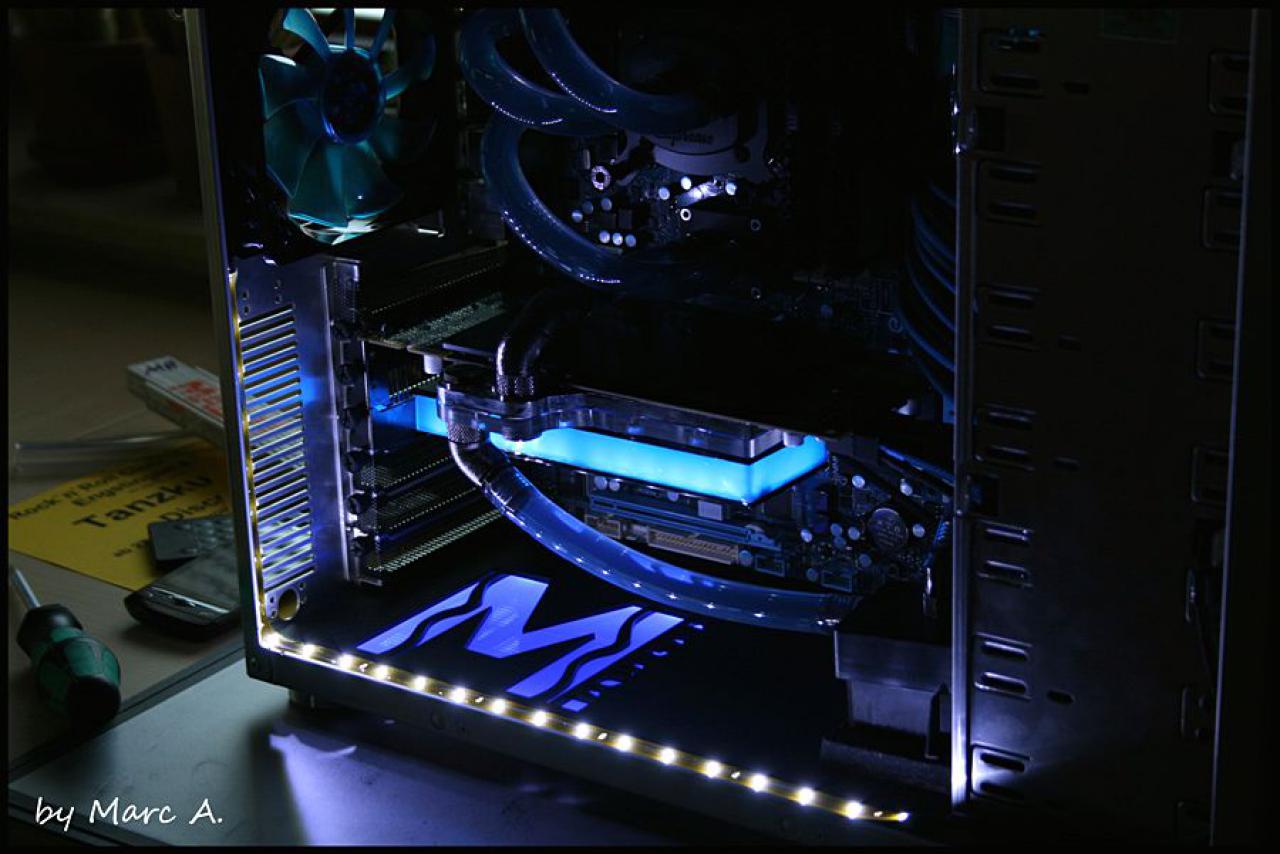 [30/10/2010] Casemod-Projekt Black meets Blue - Update: perfekte Optik in Bildern (20)