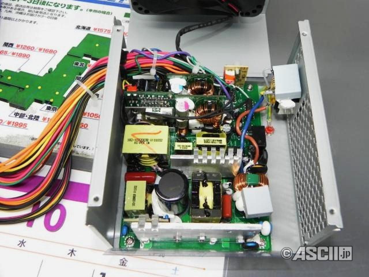 [18/10/2010] Neues Netzteil mit 300 Watt samt 80-Plus-Gold-Auszeichnung (3)