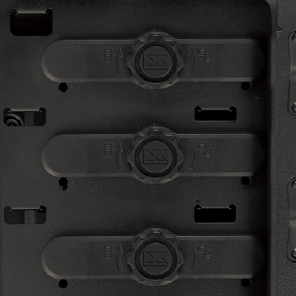 [25/10/2010] Xigmatek Pantheon: Neuer Midi-Tower mit Hot-Swap-HDD-Käfigen, USB 3.0 und Lüftersteuerung - Update: nun vorbestellbar (12)