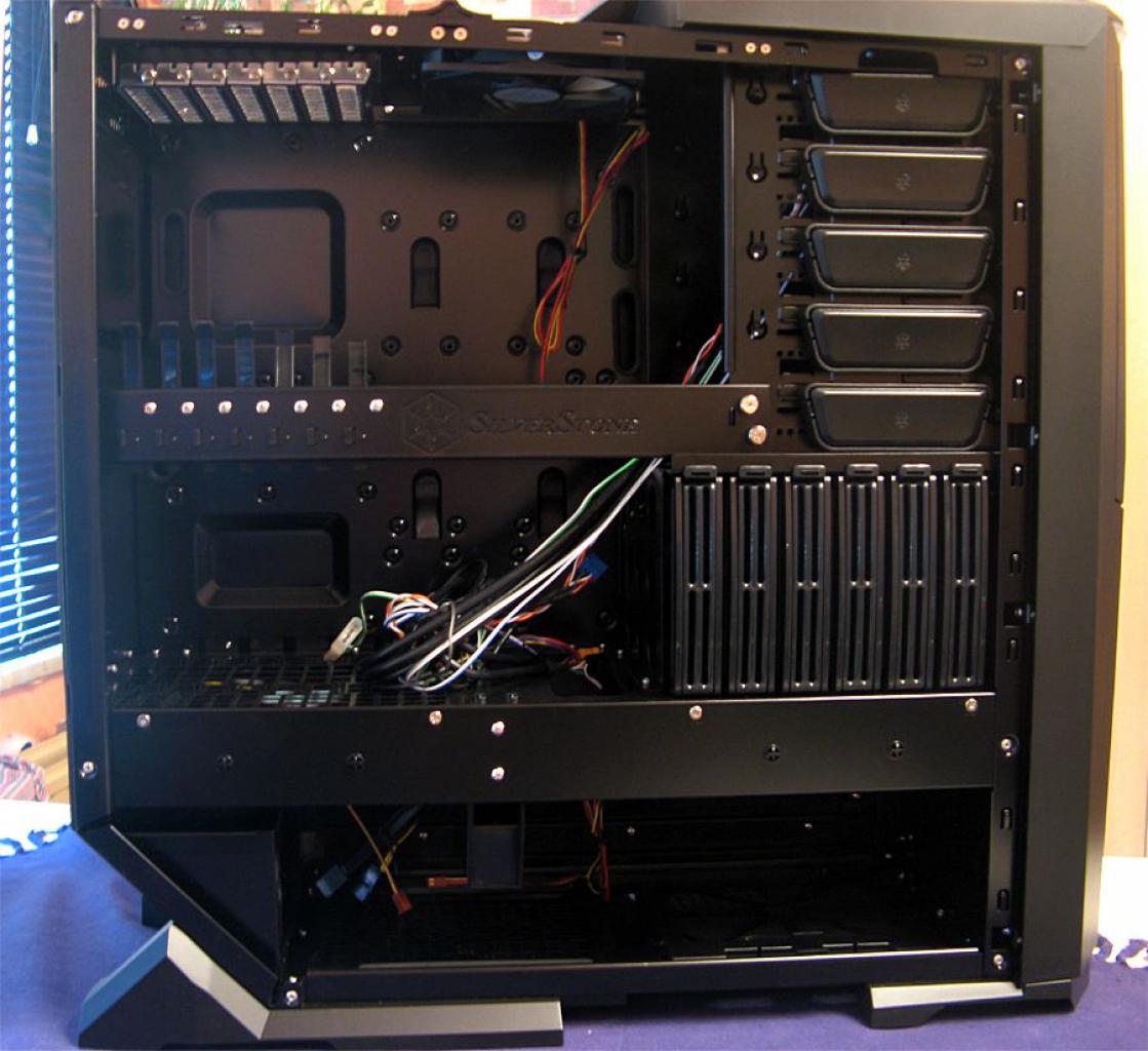 [09/10/2010] Des Rabens neue Kleider: Giftgrüne Casemod des Silverstone Raven (2)