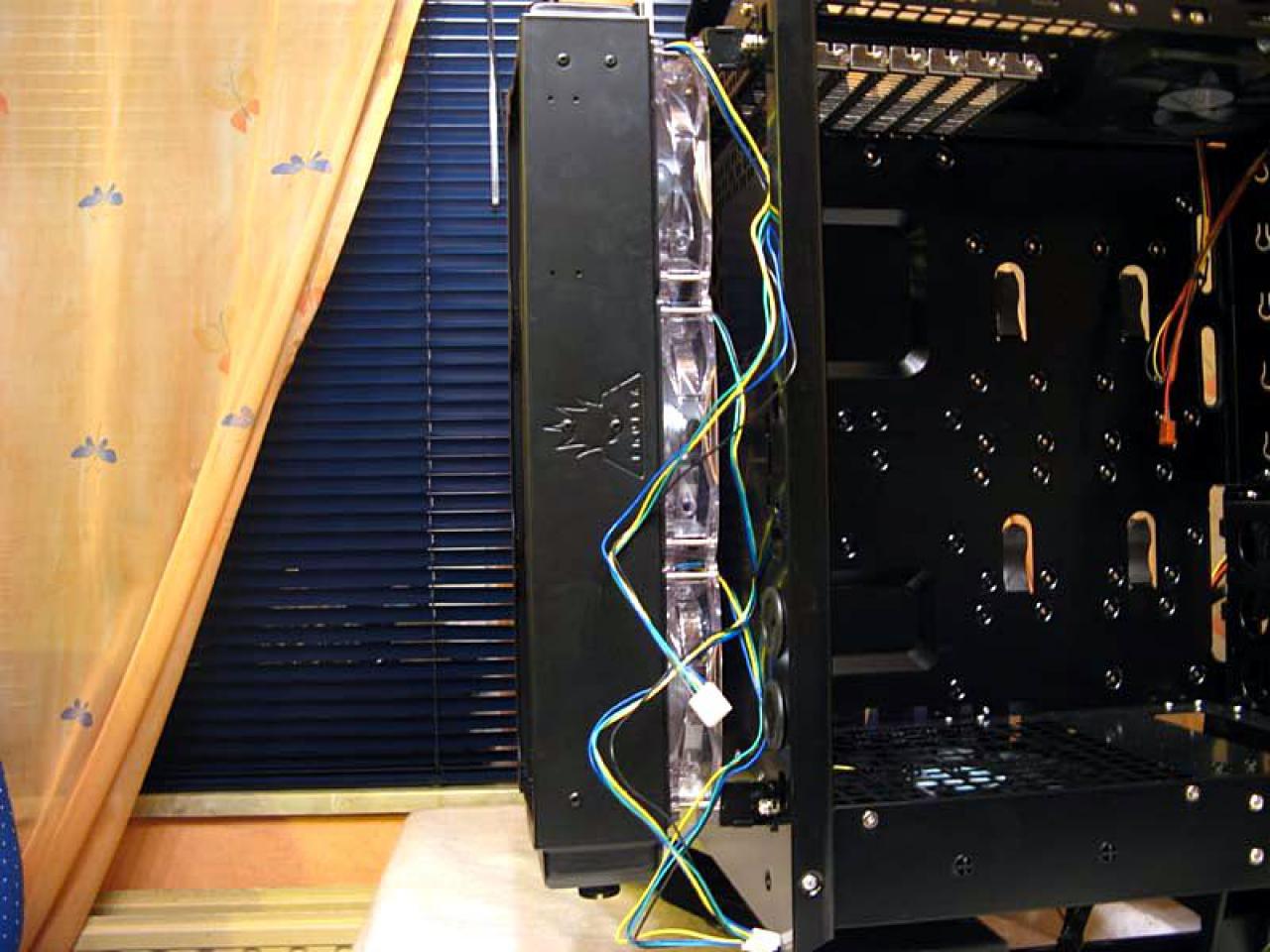 [09/10/2010] Des Rabens neue Kleider: Giftgrüne Casemod des Silverstone Raven (9)