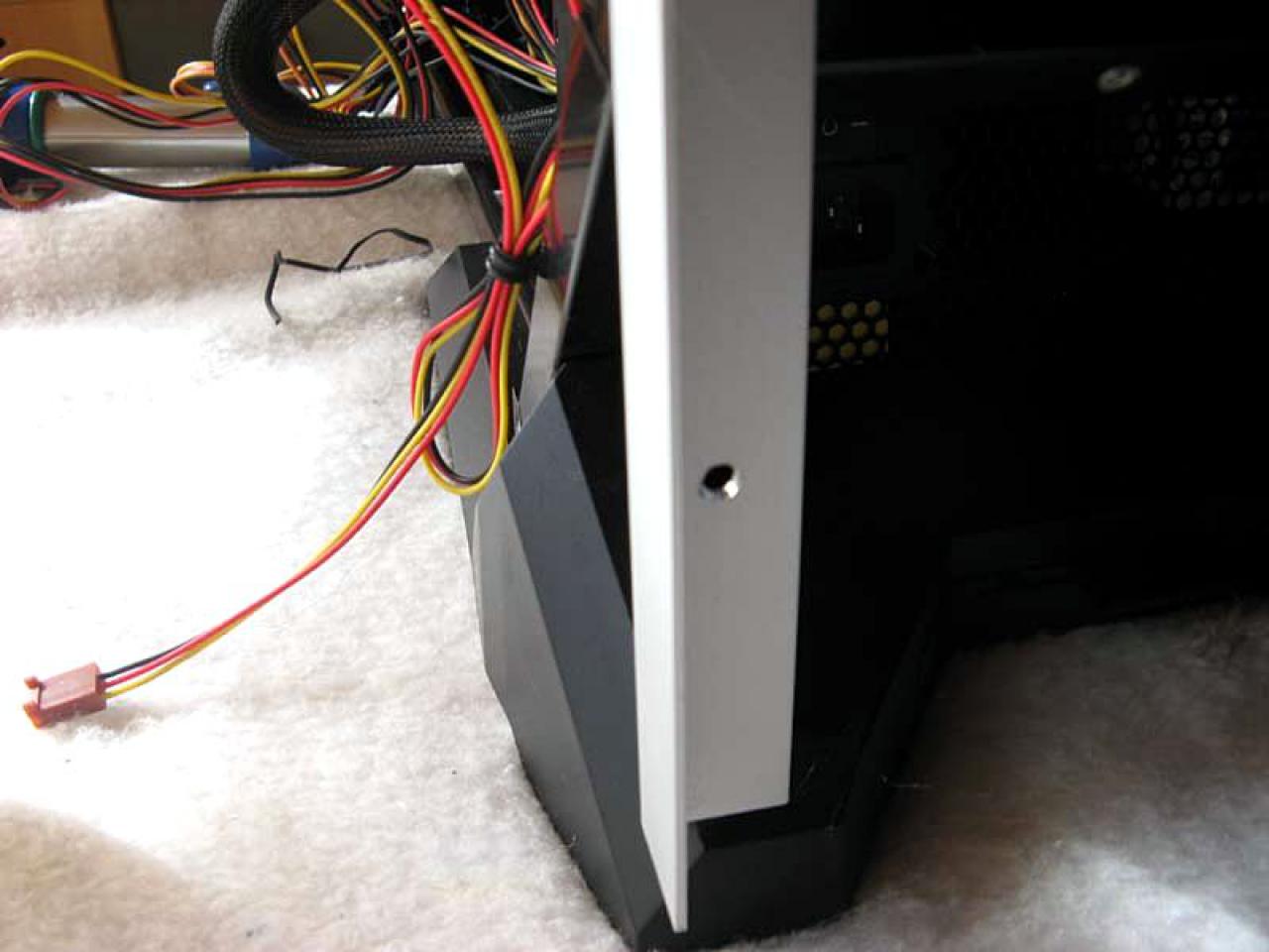 [09/10/2010] Des Rabens neue Kleider: Giftgrüne Casemod des Silverstone Raven (13)