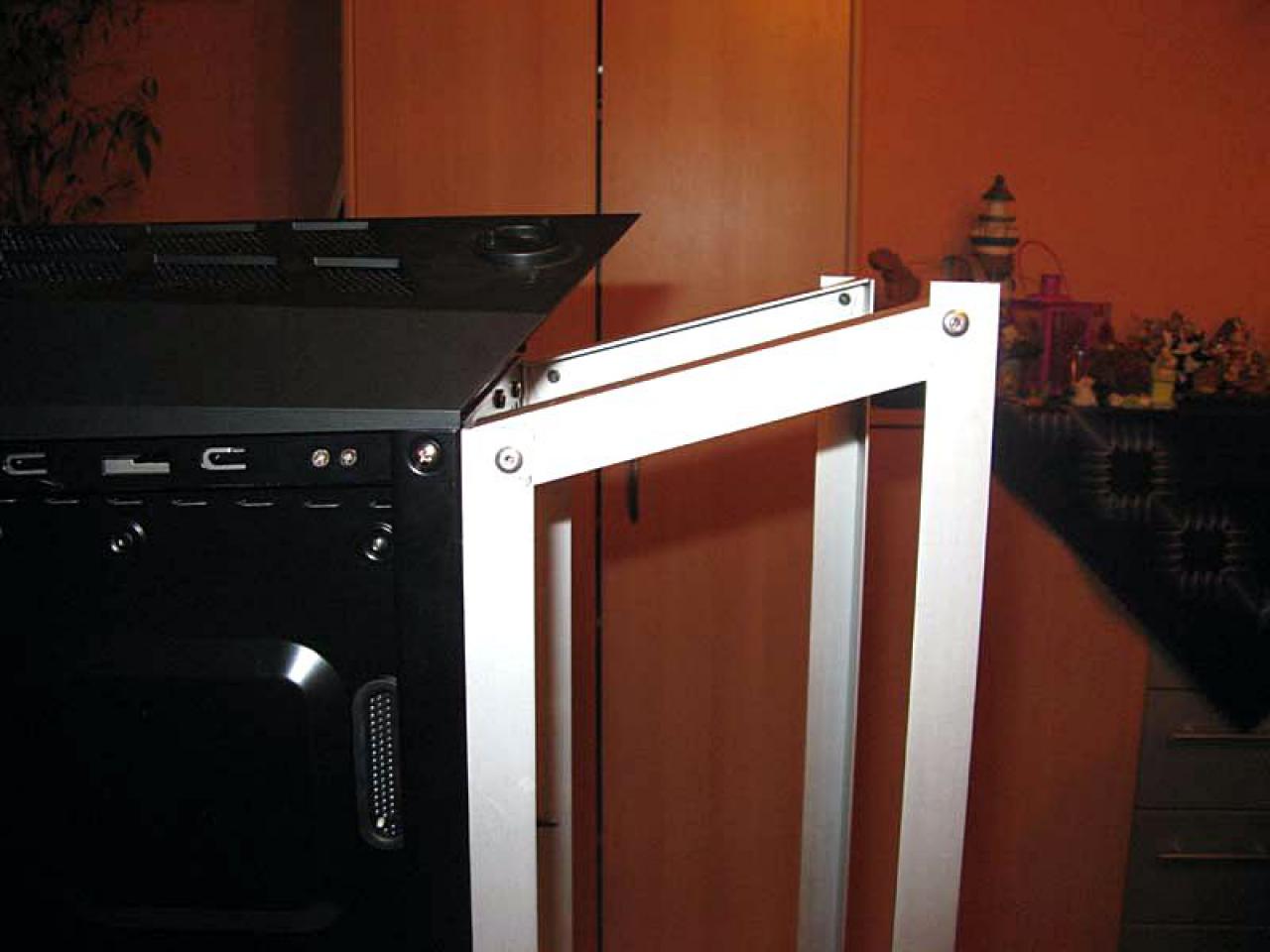 [09/10/2010] Des Rabens neue Kleider: Giftgrüne Casemod des Silverstone Raven (15)