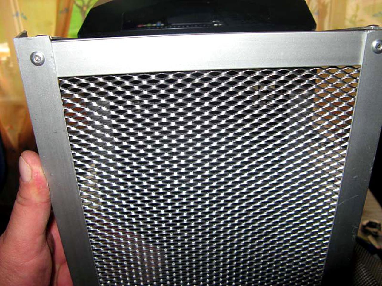 [09/10/2010] Des Rabens neue Kleider: Giftgrüne Casemod des Silverstone Raven (21)