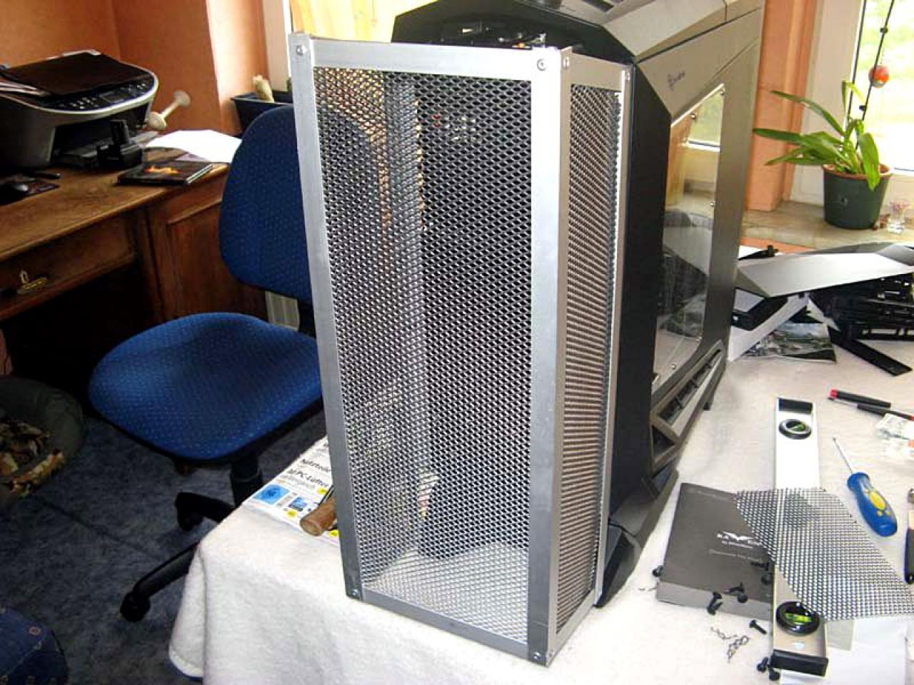[09/10/2010] Des Rabens neue Kleider: Giftgrüne Casemod des Silverstone Raven (22)