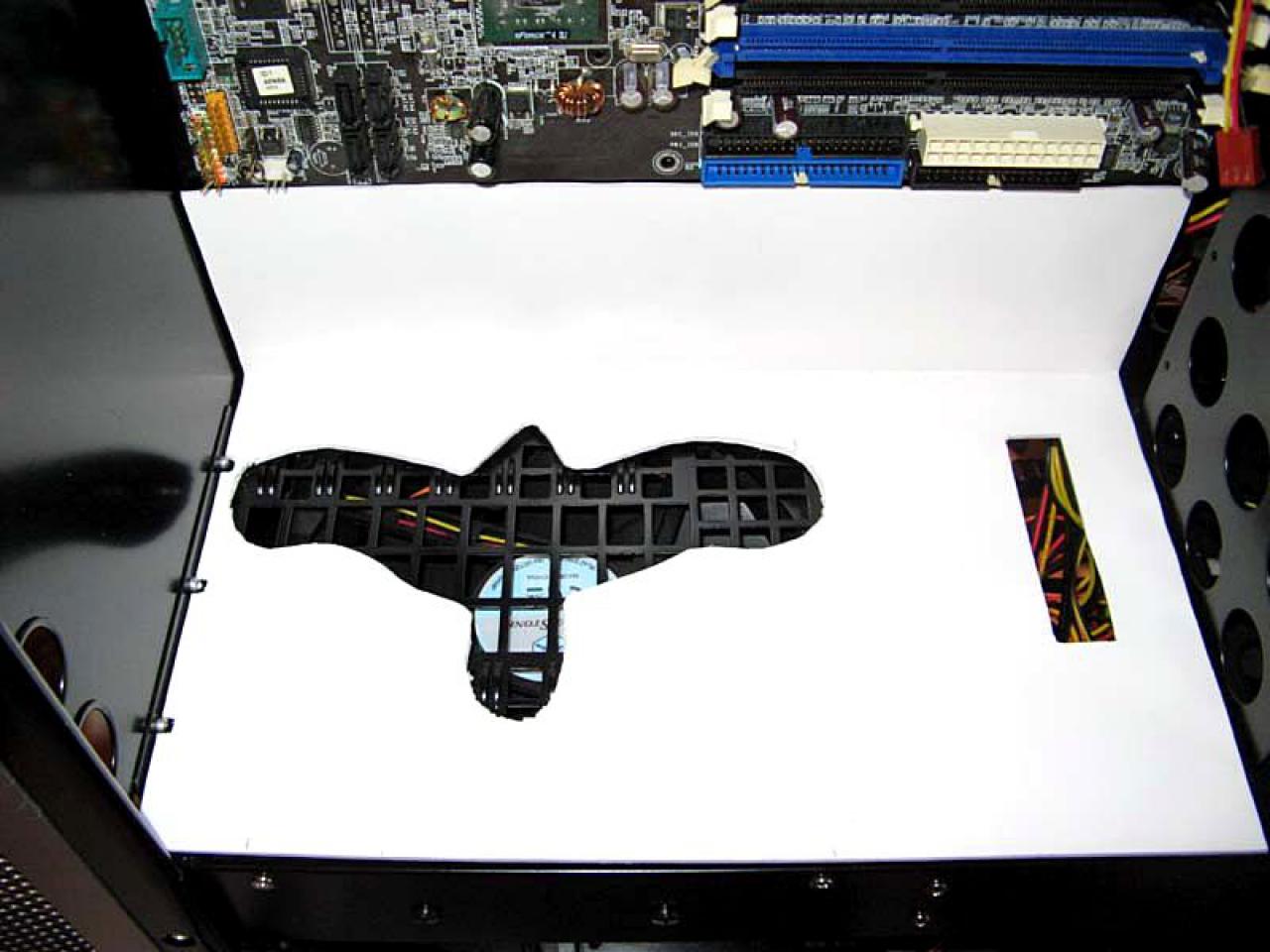 [09/10/2010] Des Rabens neue Kleider: Giftgrüne Casemod des Silverstone Raven (27)