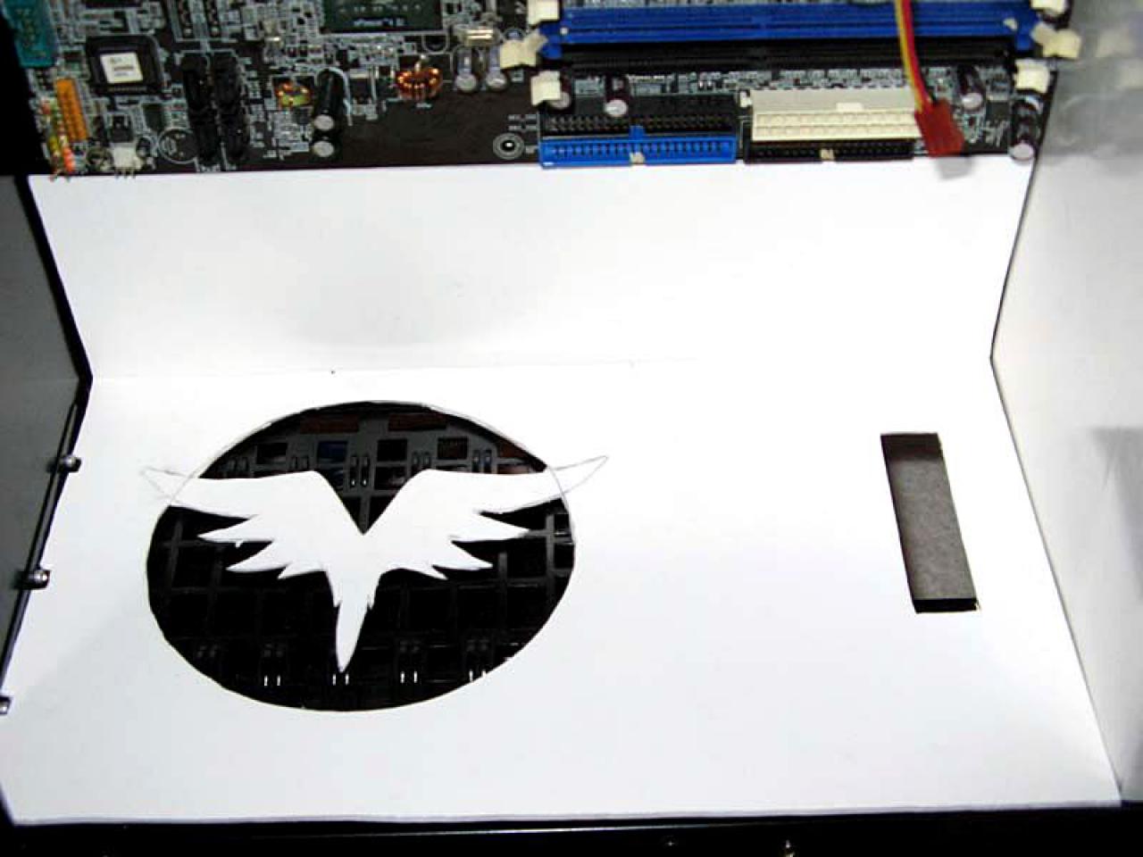 [09/10/2010] Des Rabens neue Kleider: Giftgrüne Casemod des Silverstone Raven (32)