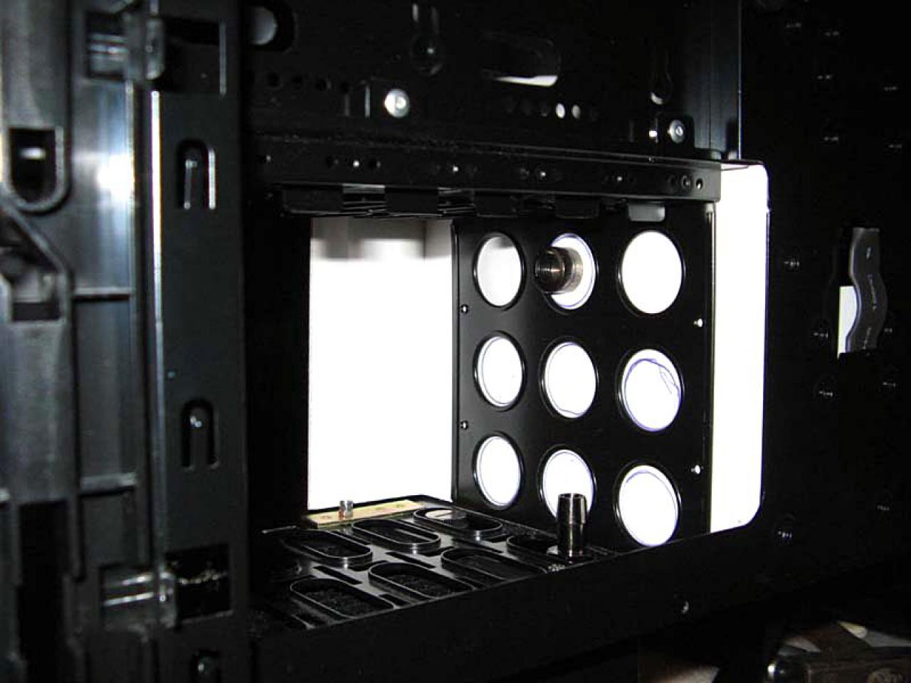 [09/10/2010] Des Rabens neue Kleider: Giftgrüne Casemod des Silverstone Raven (38)