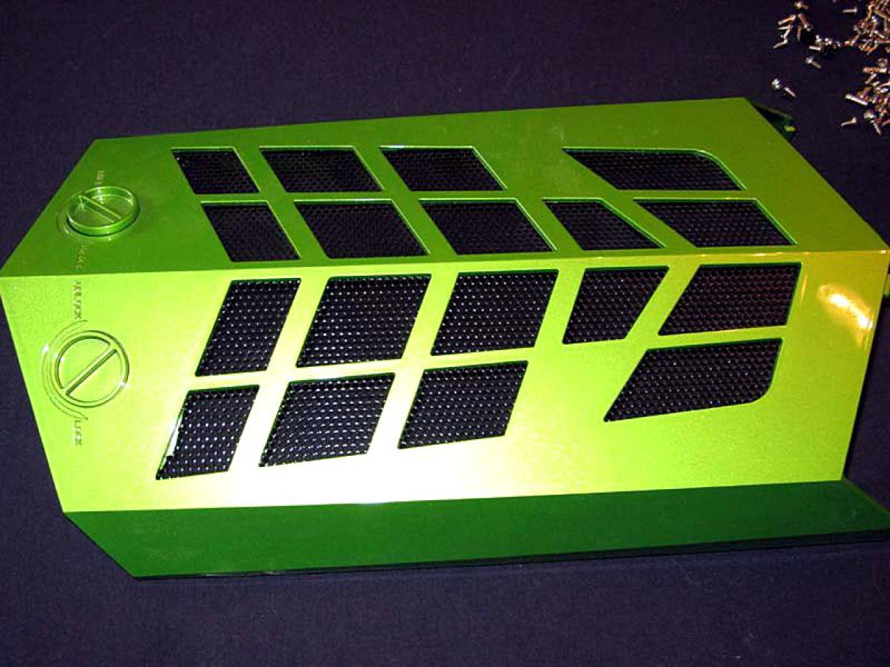 [09/10/2010] Des Rabens neue Kleider: Giftgrüne Casemod des Silverstone Raven (41)